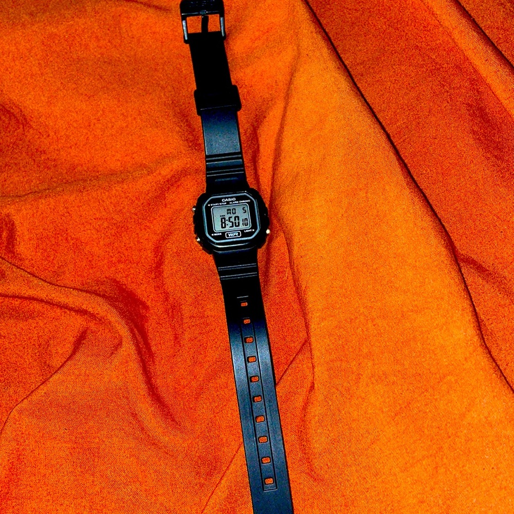 Casio Unisex LA20WH Classic Digital Watch Alarm Date Stopwatch WR 30M